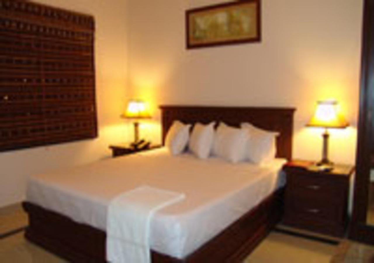 Rajone Hotel Faisalabad Exterior photo