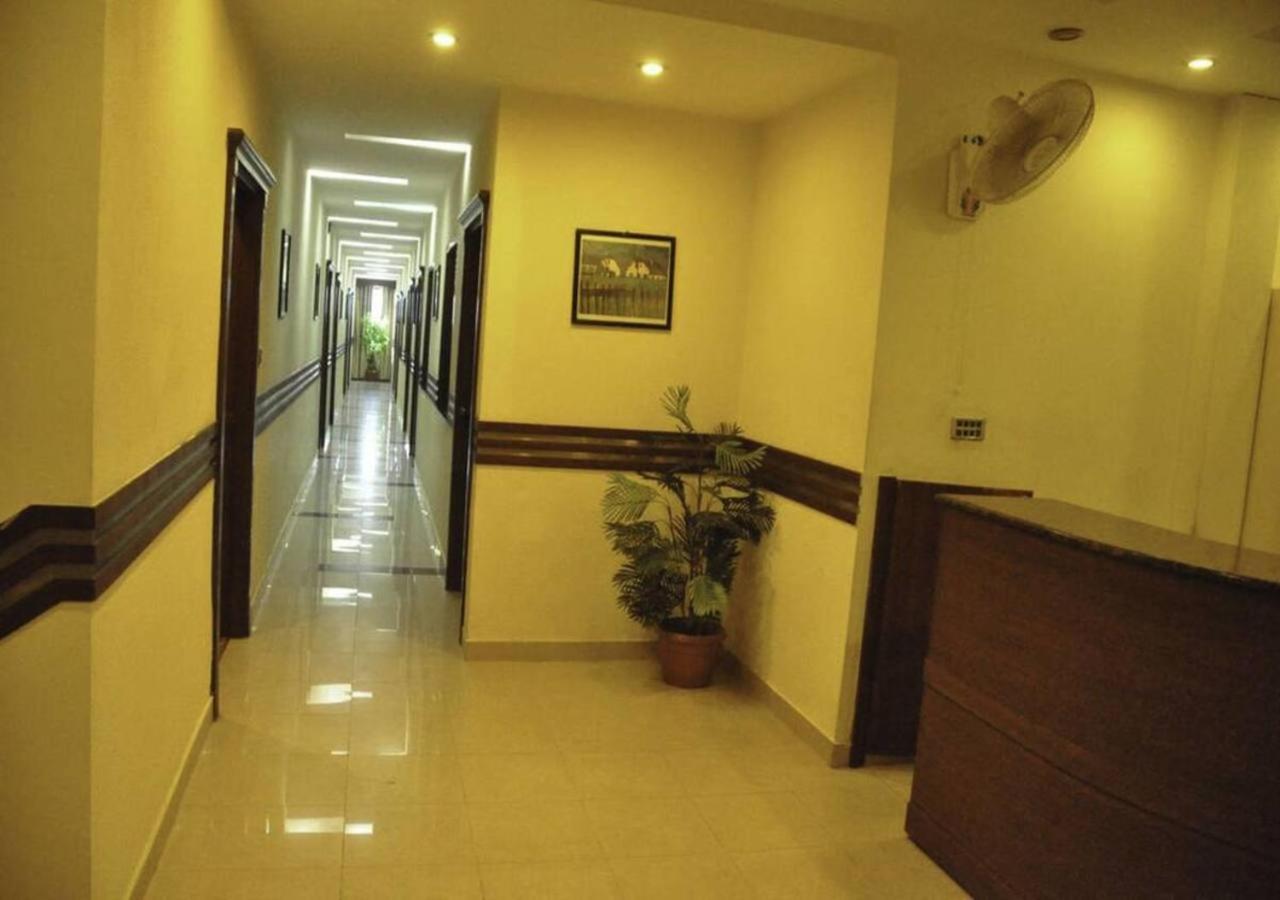 Rajone Hotel Faisalabad Exterior photo