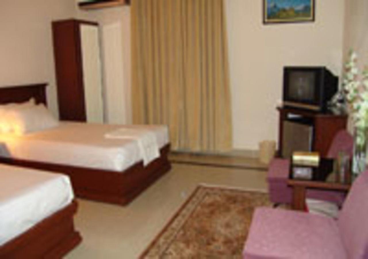 Rajone Hotel Faisalabad Exterior photo